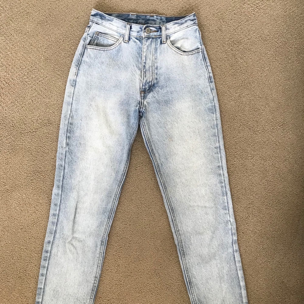 BRANDY MELVILLE MOLLY LIGHT WASH JEANS